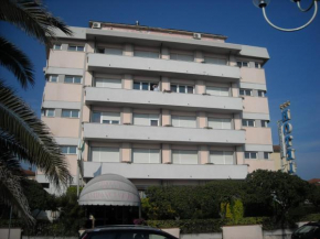 Гостиница Hotel Ambasciatori  Марина Ди Пьетрасанта